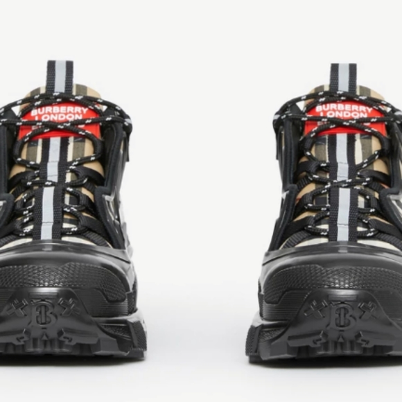 Black and tan men Burberry shoe size 43 - Picture 3 of 3